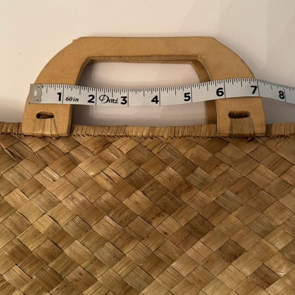 Handwoven Natural Fiber Deep Tropical Purse Bag with Wooden Handles 15”x13” - Picture 10 of 13